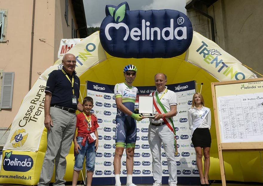 Ivan Santaromita campione tricolore uscente sul podio di partena © Photo Sirotti/Trofeo Melinda